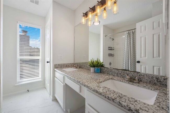 Building Photo - 12714 Sandri Ln