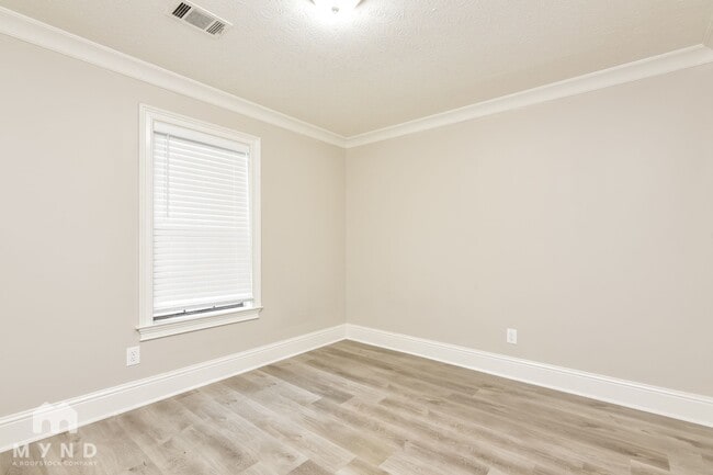 Building Photo - 151 Adrian Dr