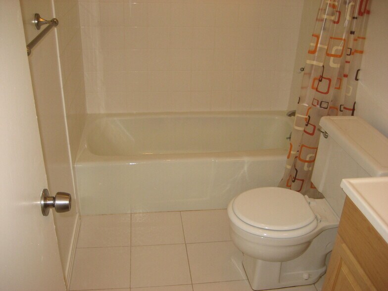 Building Photo - 6435 Green Valley Cir