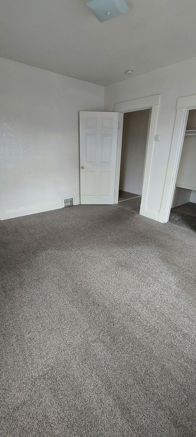 Building Photo - (1614 8th Ave)