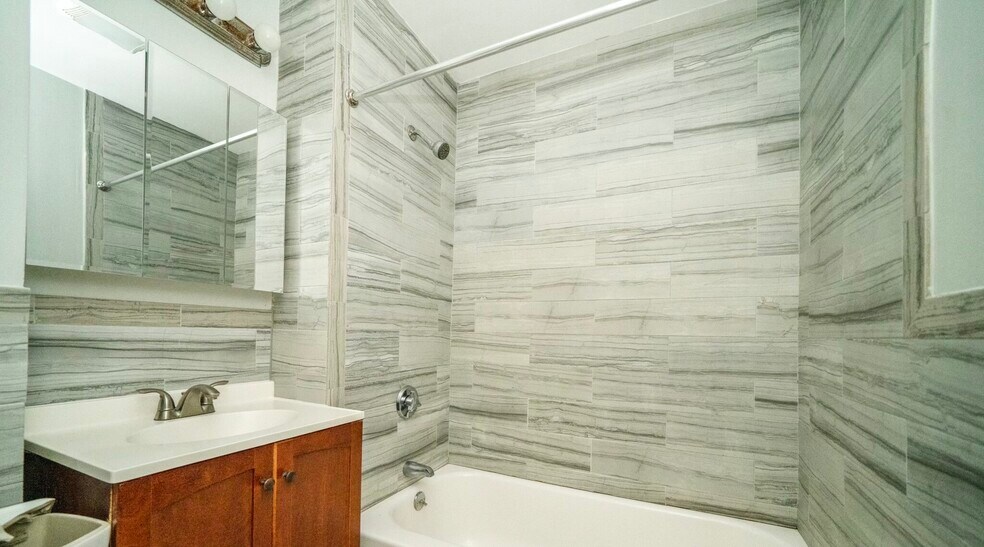 Building Photo - 38 Fayston St