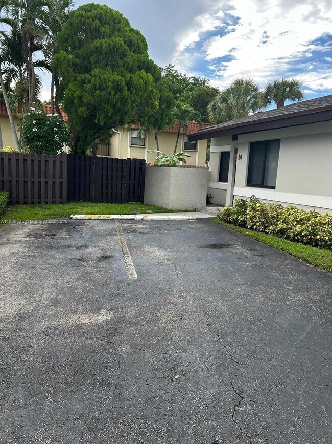 Building Photo - 9630 SW 152nd Ave