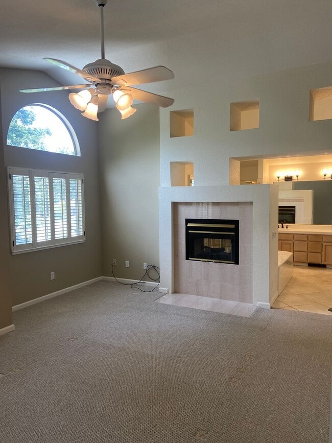 Building Photo - Pristine 4 Bedroom, 3 Bath in South Lexington