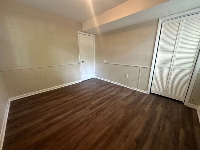 Building Photo - 705 Buena Vista Dr