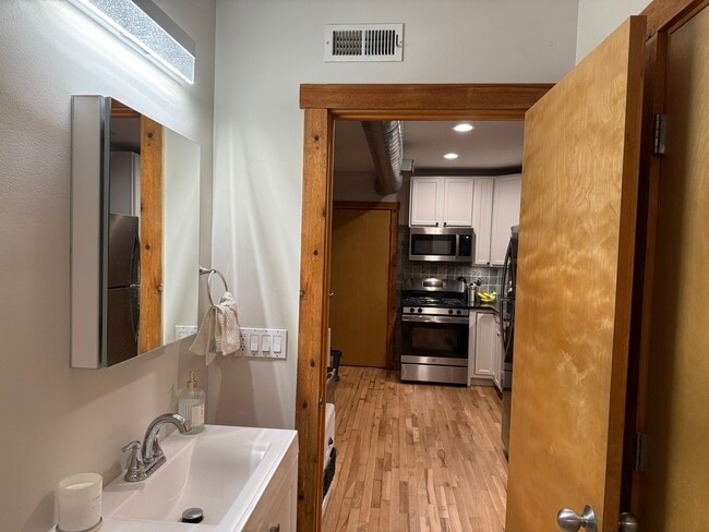 Building Photo - 4104 N Mozart St
