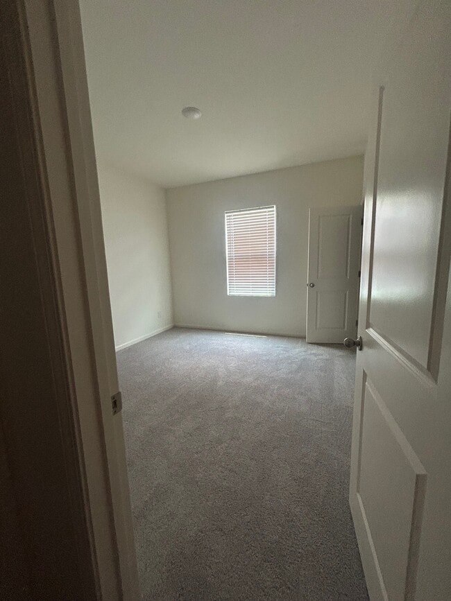 Building Photo - 624 Muster Fld Ct