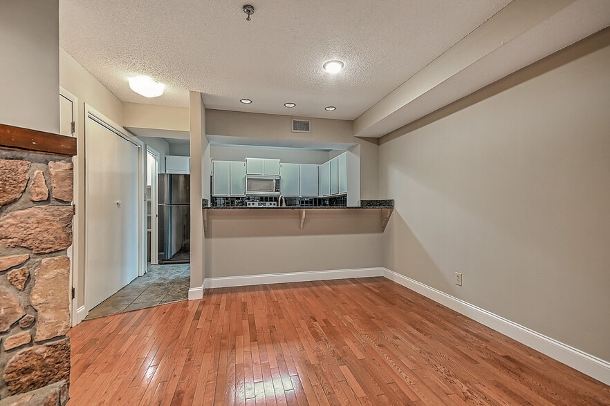 Building Photo - 109 Beechnut St
