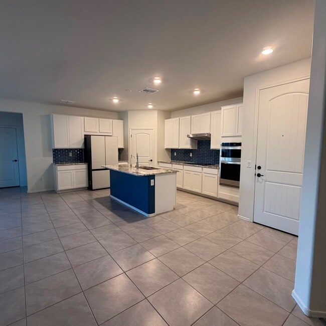 Building Photo - 9020 E Pantano Bluff Dr