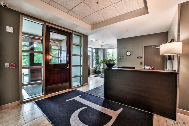 Building Photo - 132 Lakefront Blvd