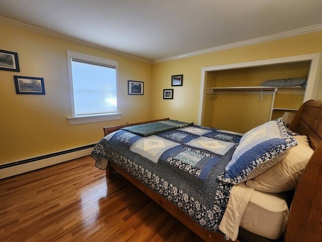 Building Photo - 832 W Fulton Rd