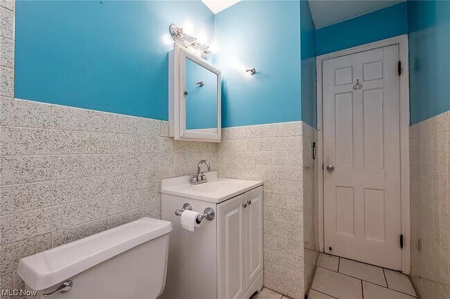 Building Photo - 15500 Benhoff Dr