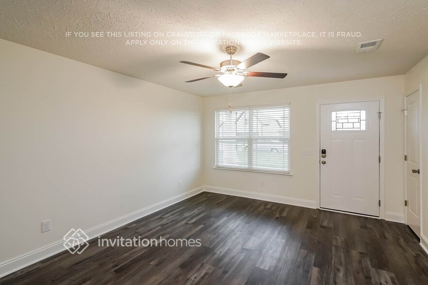 Building Photo - 319 Green Hills Dr