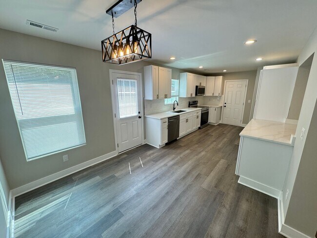 Building Photo - Fully Updated 4 Bedroom Home in Raleigh