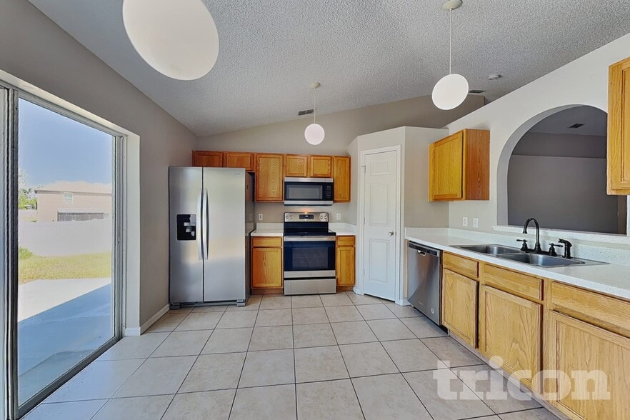 Building Photo - 11621 Ivy Flower Loop