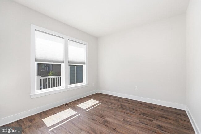 Building Photo - 1743 Riverbluff Ave