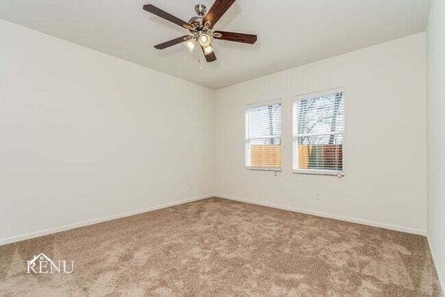 Building Photo - 503 London Dr