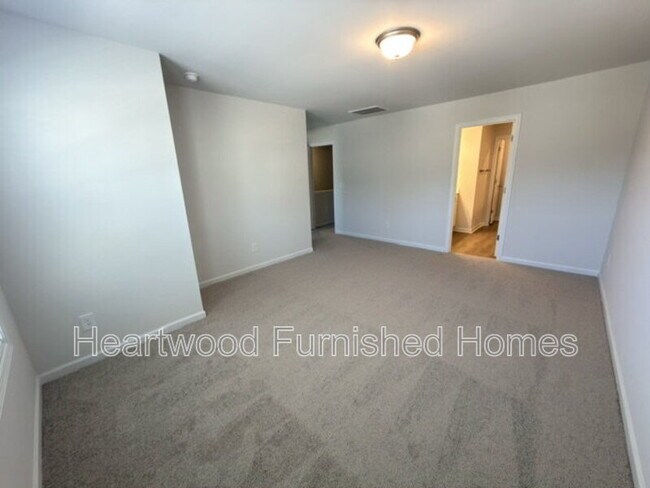 Building Photo - 121 Bartlett Dr