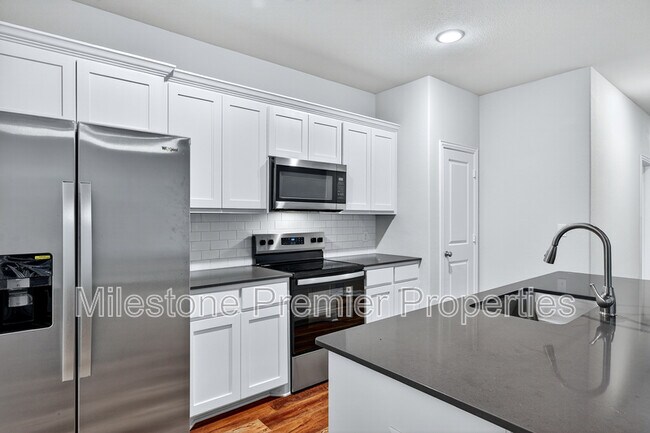 Building Photo - 2813 Peony Dr