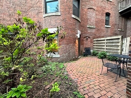 Primary Photo - 103 Gainsborough St