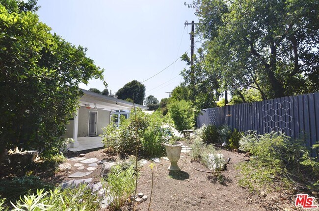 Building Photo - 9342 Debra Ave