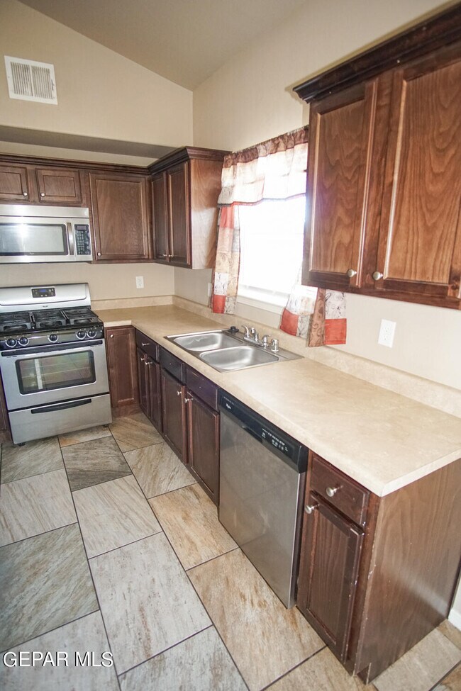 Building Photo - 12945 Hueco Hill Dr
