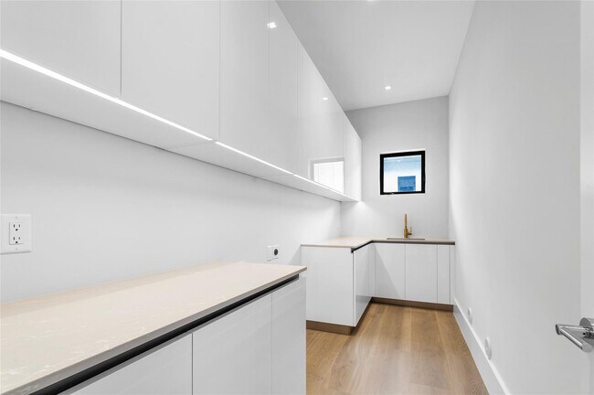 Building Photo - 1957 Harbourview Dr