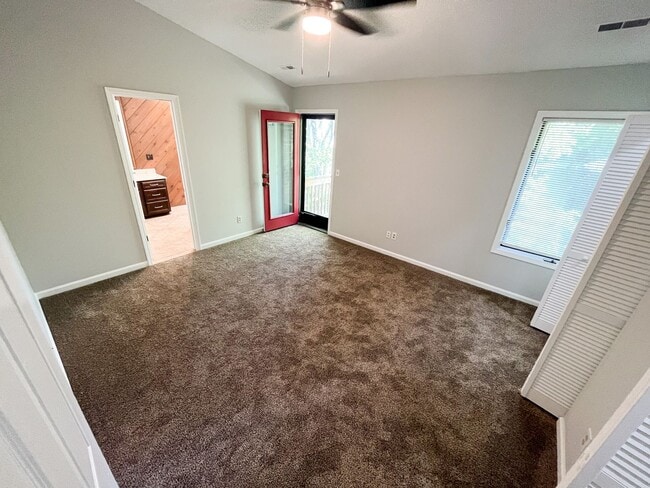 Building Photo - Beautiful 3-story 2 bedroom, 2 1/2 bathroom townhome in Winston Salem