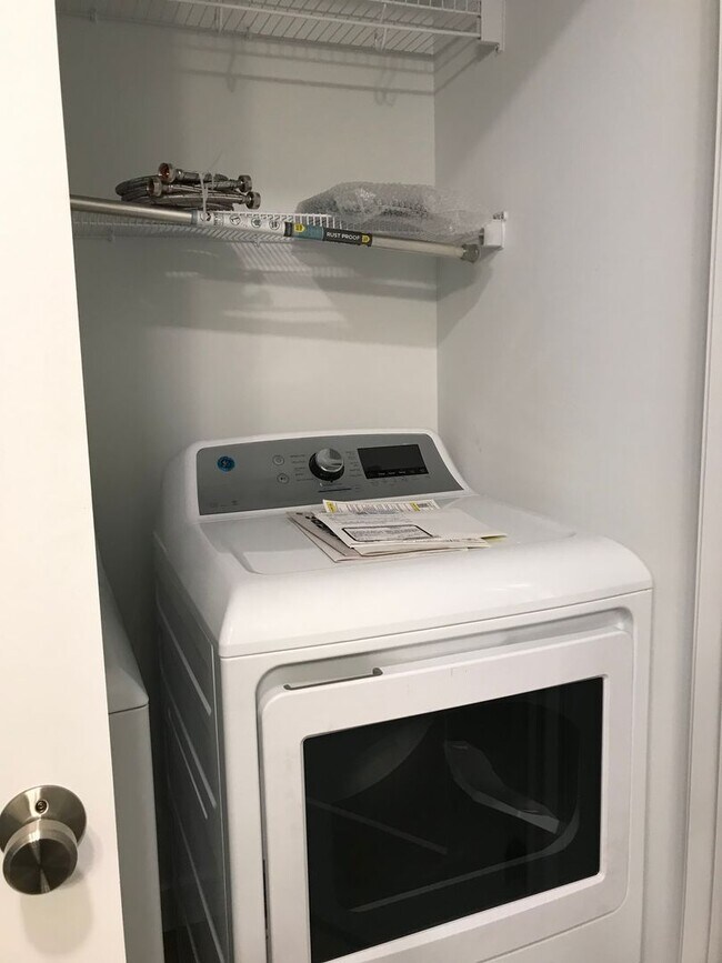 Building Photo - The Gables at Scarborough Downs: 2 Bedroom 1.5 Bath Condo, 2c. garage $2,750.00 4/01/2026