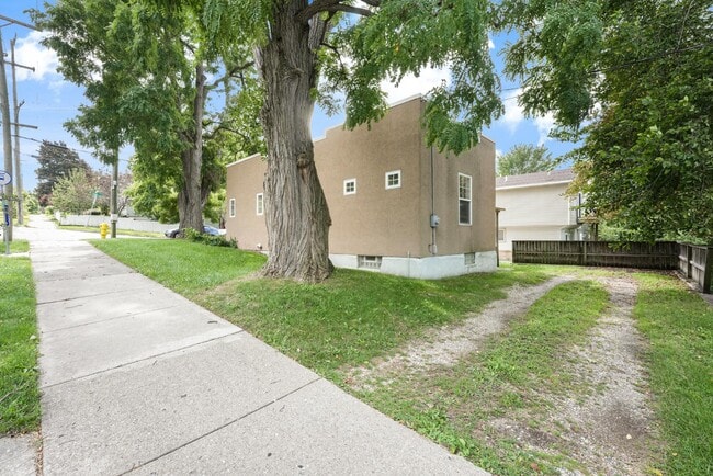 Building Photo - 455 Cedar St NE
