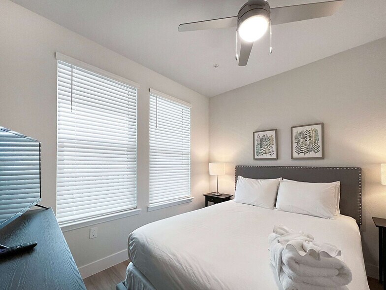 Building Photo - 8985 Bertha Palmer Blvd