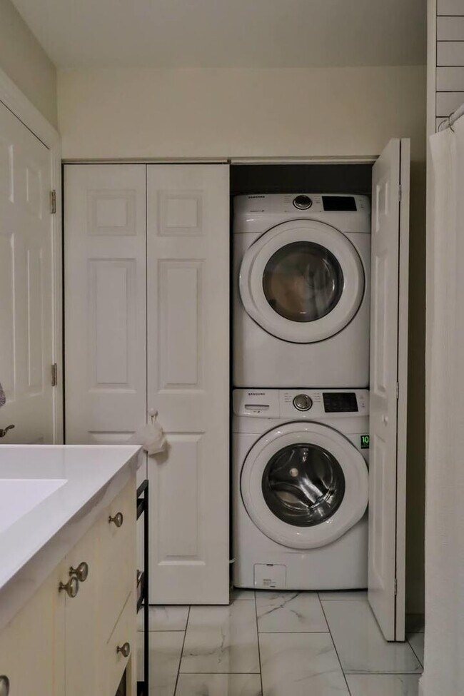 Building Photo - 713 Green Mountain Ct