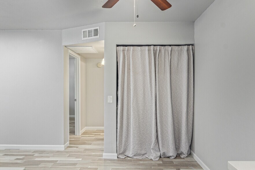 Dining Rm - 2937 E Beck Ln