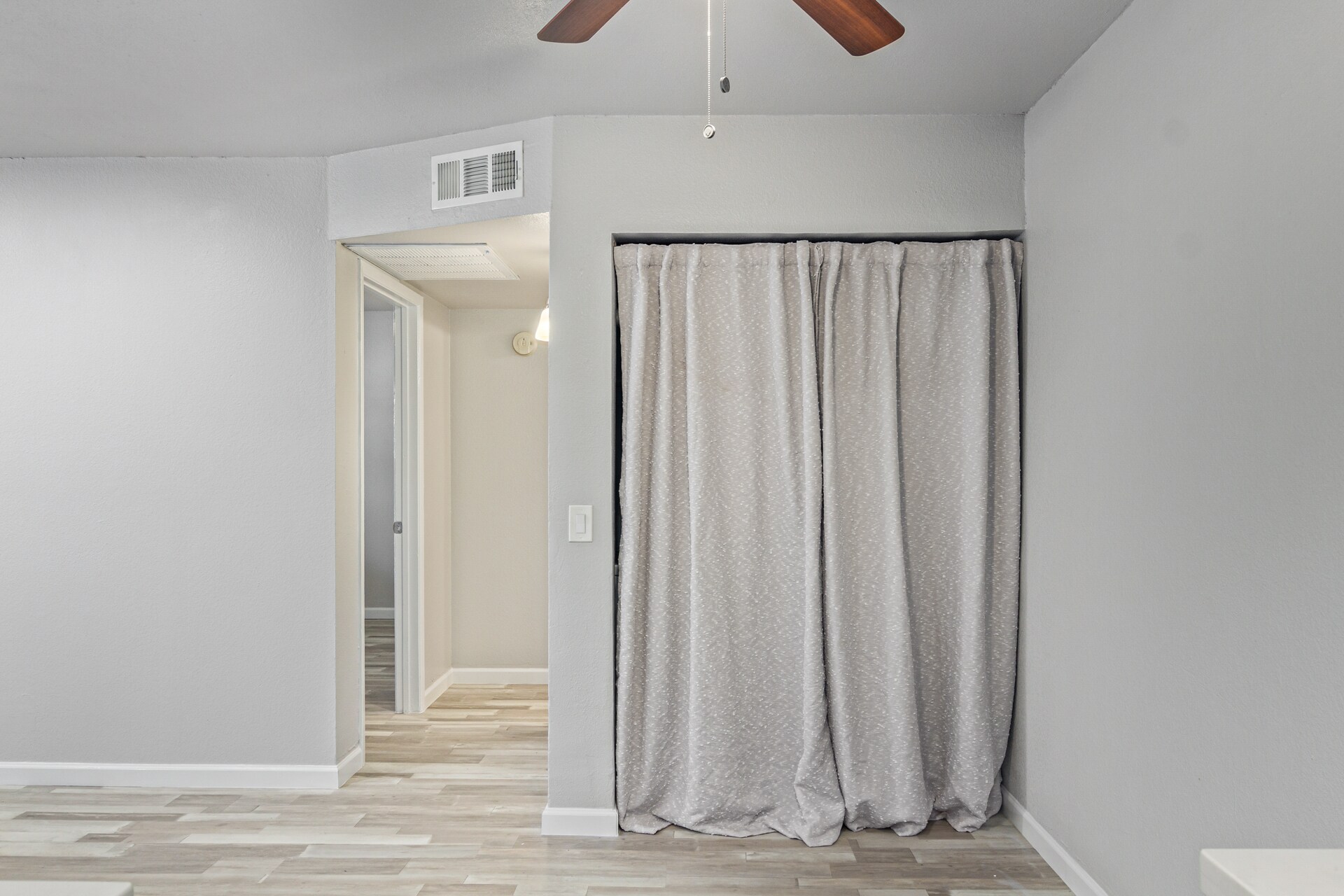 Dining Rm - 2937 E Beck Ln