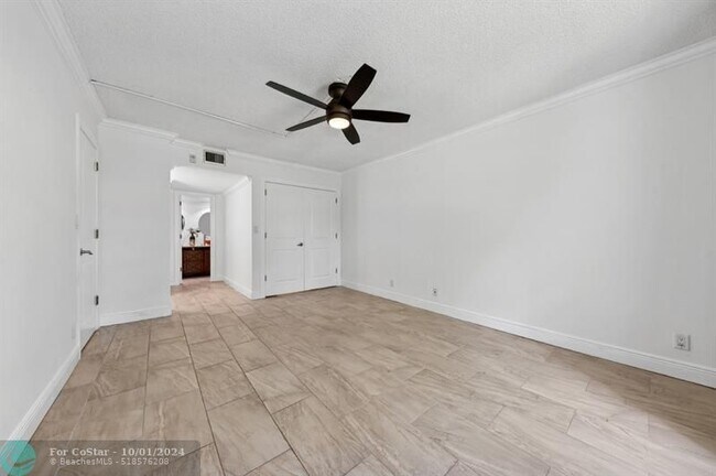 Building Photo - 3000 S Course Dr