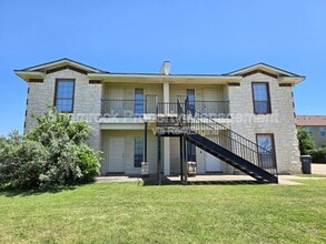 Building Photo - 2230 Breezy Dr