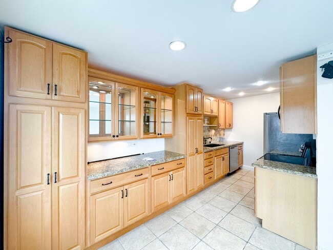 Building Photo - 2bd 2ba in a Great Community of Playa Vista