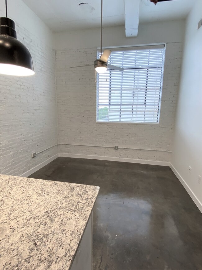Building Photo - 410 Wellons St