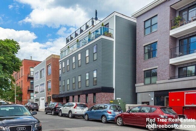 Building Photo - 111 B St