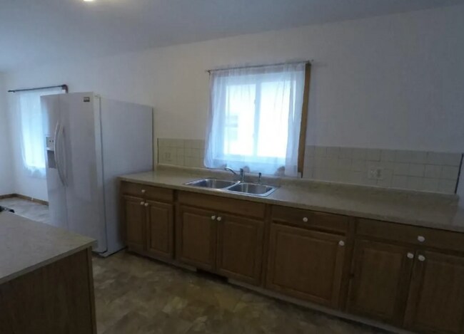 Building Photo - 3526 N Newton Ave