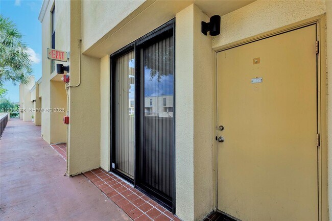 Building Photo - 2930 SW 87th Terrace