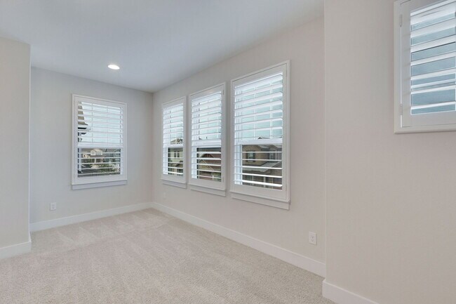 Building Photo - 156 Alexander
