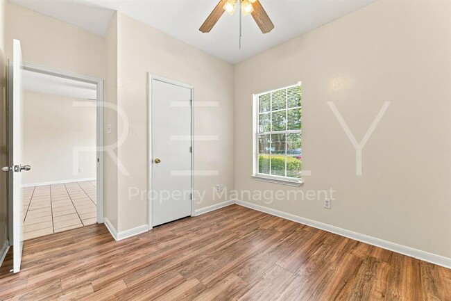 Building Photo - 2908 Whisper Oaks Ln