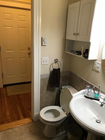 Building Photo - 61 Park Dr