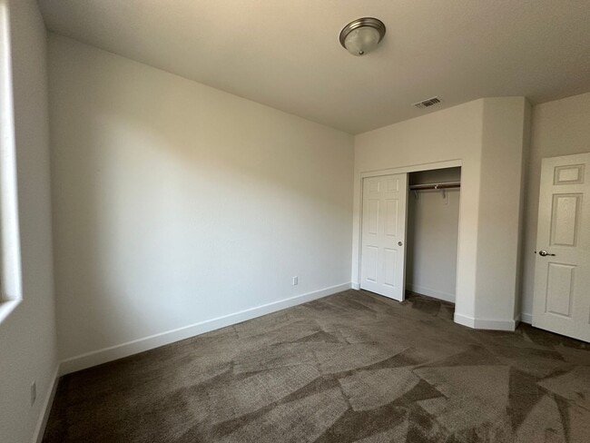 Building Photo - NW Visalia Home Coming Soon!