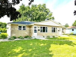 Building Photo - 419 Clara St