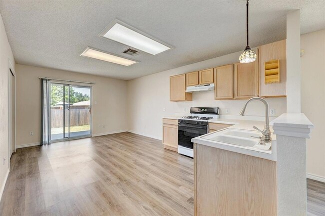 Building Photo - 2101 Parksville Way