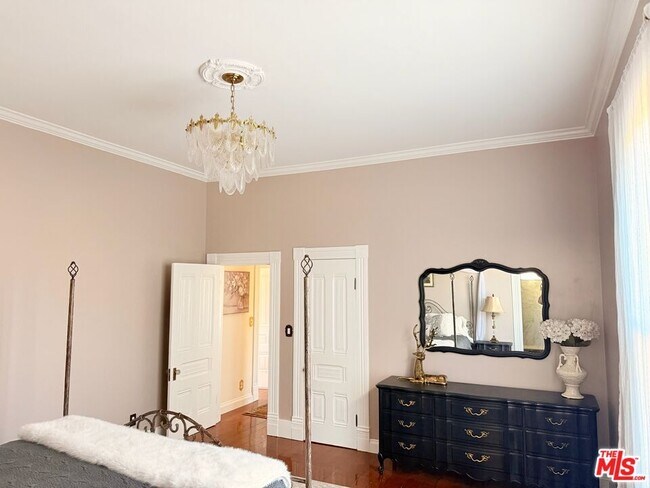 Building Photo - 370 Main St