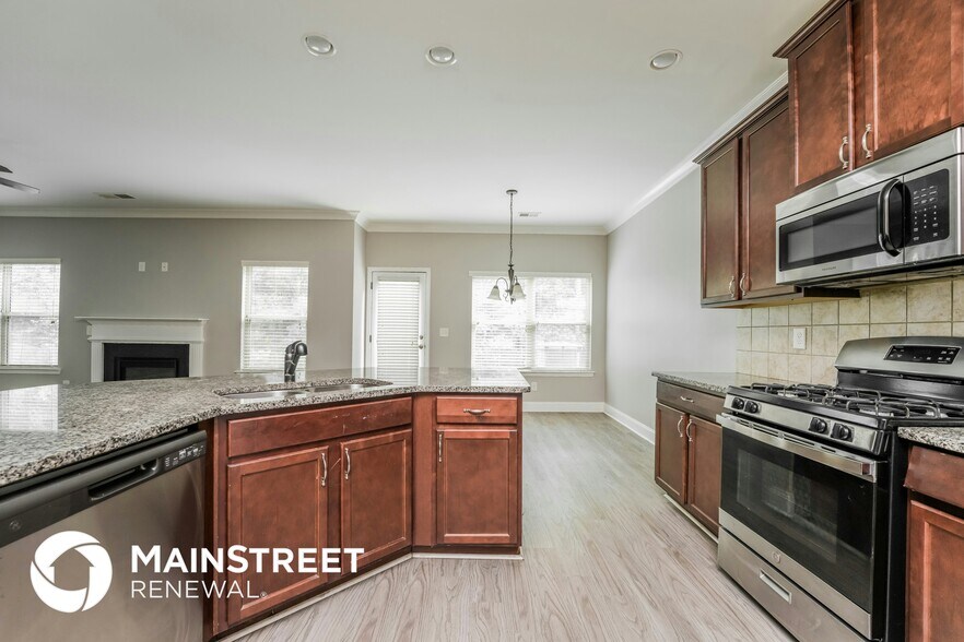 Building Photo - 4948 Longview Run