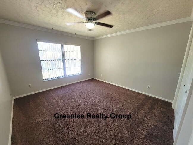 Building Photo - Large 3 Bed/2Bath/2 Car Garage Home in Port Richey- 1914 sqft!