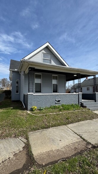 Primary Photo - 566 Palmwood Ave